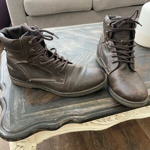 Men’s IZOD commuter boots size 11.5